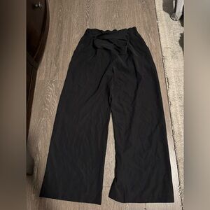 Size 8 lululemon noir pants